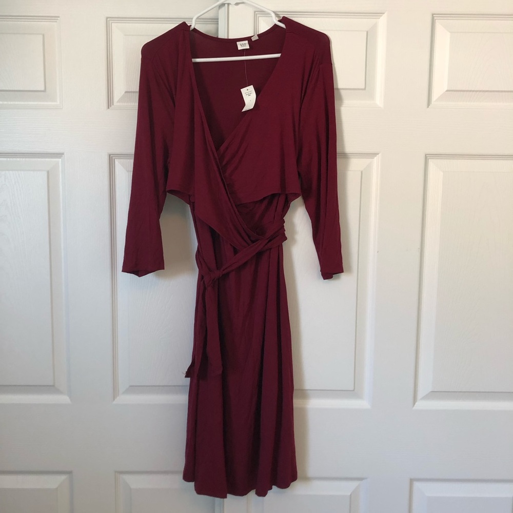 GAP Maternity/nursing wrap dress